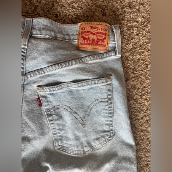 Levi’s Women’s Ultra-High Rise Ribcage Straight Jean Size 32 - Picture 8 of 8